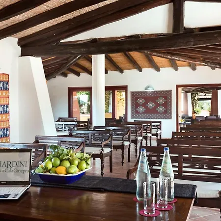 호텔 I Giardini Di Cala Ginepro 4*
